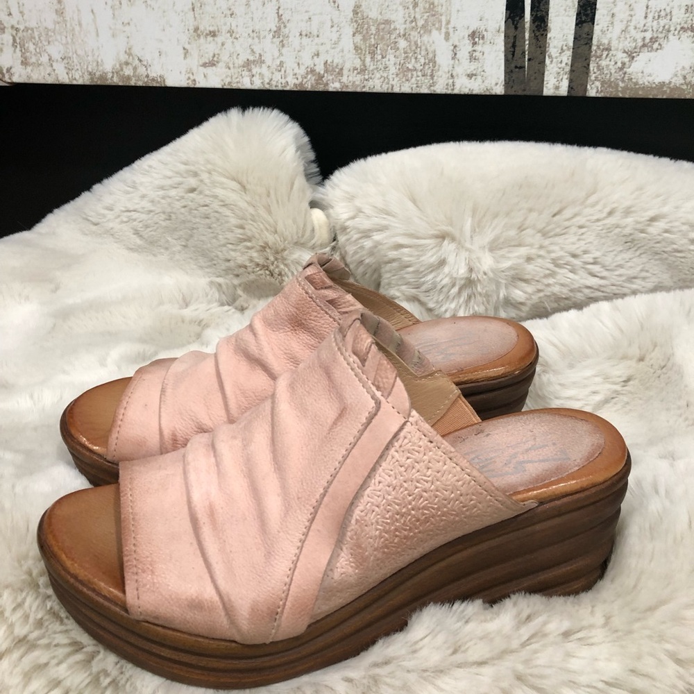 Super Cute! Miz Mooz Leather Slide Wedges